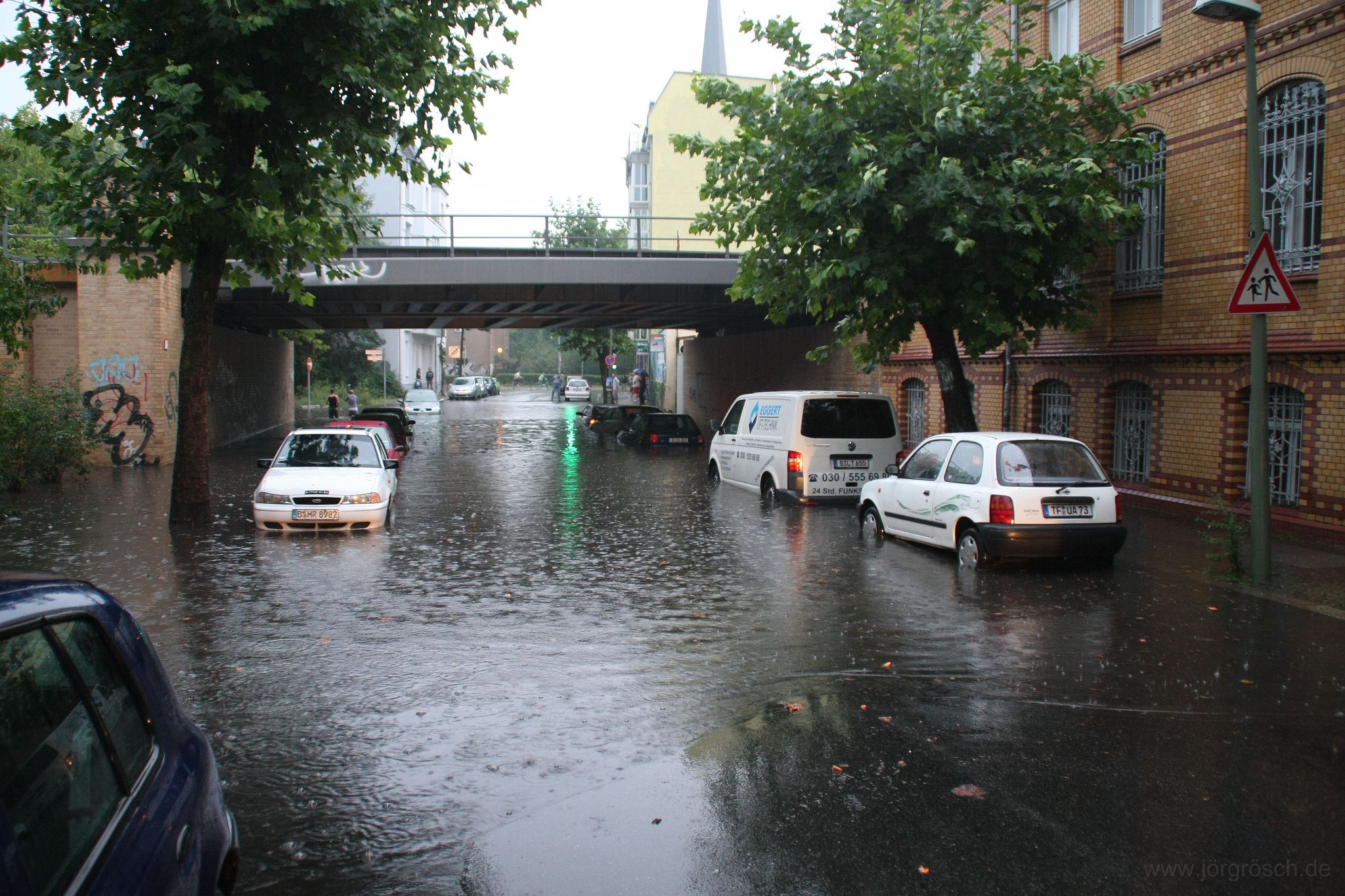 20080901 wasser.jpg - kleines Hochwasser, Berlin-Victoriastadt